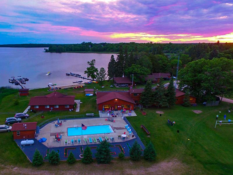 Overhead picture of Cedar Rapids Lodge at sunset