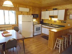 Cedar Rapids Lodge Cabin 10 kitchen