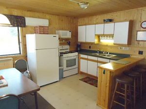 Cedar Rapids Lodge Cabin 11 kitchen