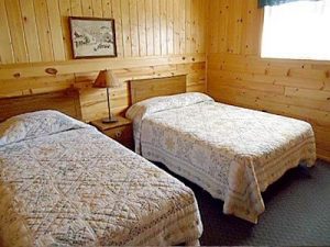 Cedar Rapids Lodge Cabin 11 double bedroom
