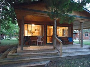 Cedar Rapids Lodge Cabin 3 Exterior and deck