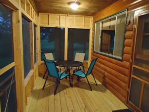 Cedar Rapids Lodge Cabin 6 screened in porch
