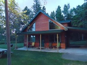 Cedar Rapids Lodge Cabin 7 exterior