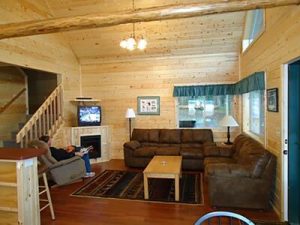 Cedar Rapids Lodge Cabin 7 living room