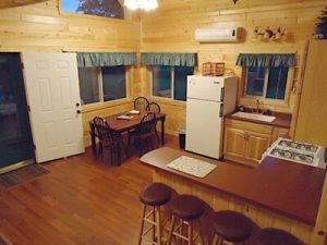 Cedar Rapids Lodge Cabin 7 kitchen