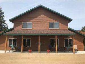 Cedar Rapids Lodge Cabin 9 exterior view