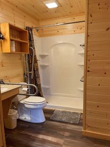 Cedar Rapids Lodge Cabin 2 full handycap accessible bathroom