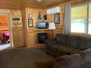 Cedar Rapids Lodge Cabin 2 living room